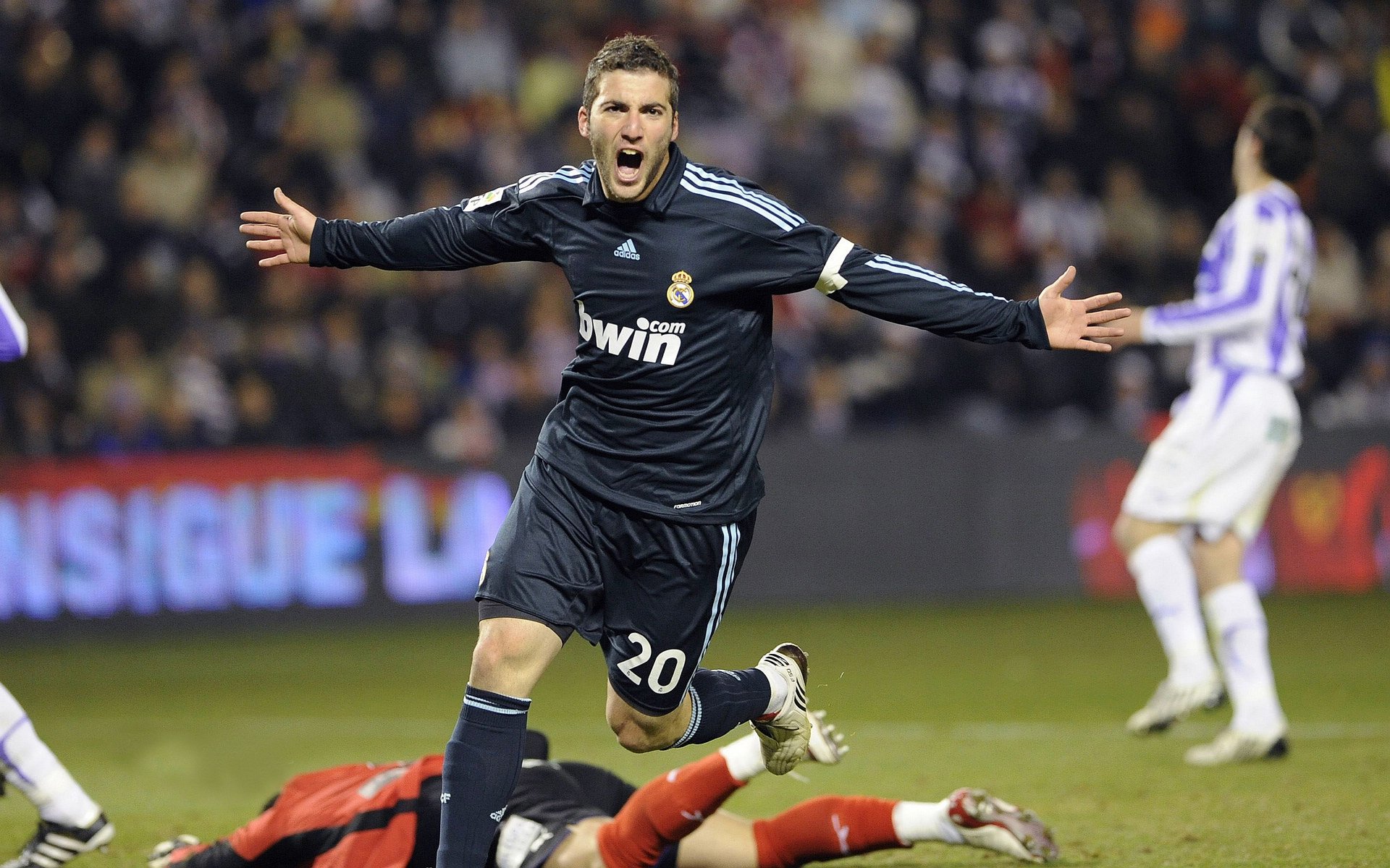 开云中国官网-英超赛季中的裁判技术提升方案，英超裁判水平