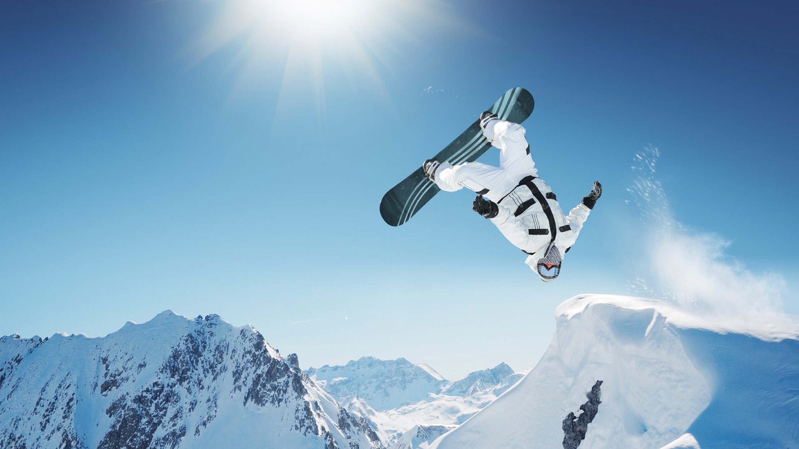 开云官方平台-霍勒迪火力全开雄鹿晋级季后赛，霍勒迪顶薪续约雄鹿